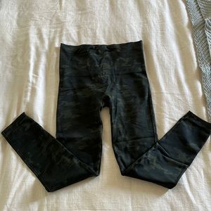 Camo spanx leggings size M